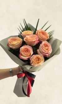 Bodrum Çiçek Market 7’li mercan rengi gül buketi