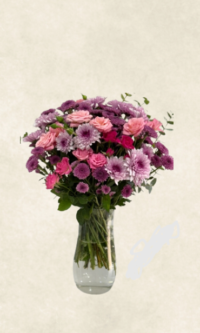 vazoda pembe Çardak güller ve papatyalar