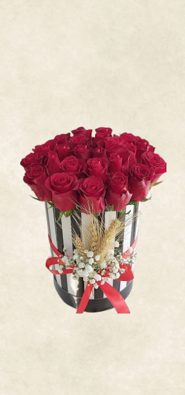 desenli kutuda 21 kırmızı gül desenli kutuda 21 kırmızı gül