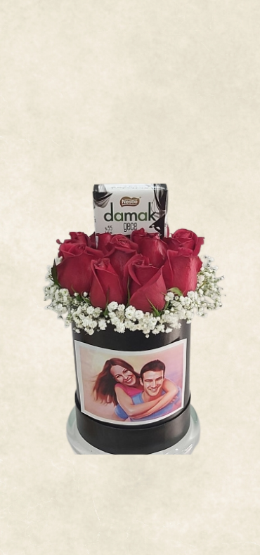 fotoğraflı kutuda 11 kırmızı gül ve Çikolata fotoğraflı kutuda 11 kırmızı gül ve Çikolata
