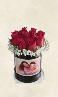 fotoğraflı kutuda 11 gül