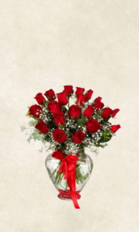 kalp vazoda kırmızı gül aranjmanı