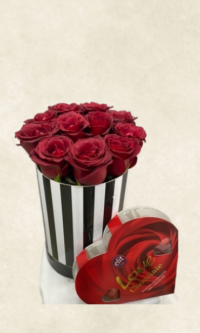 Bodrum Çiçek Market kutuda 11 kırmızı gül ve kalpli Çikolata