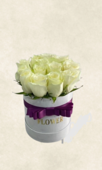 Bodrum Çiçek Market beyaz kutuda 11 beyaz gül