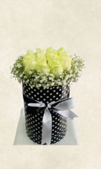 Bodrum Çiçek Market puantiyeli kutuda 11 kırmızı gül