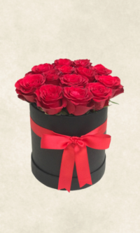 Bodrum Çiçek Market siyah kutuda 11 kırmızı gül