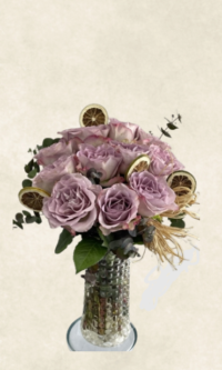 vazoda lila gül aranjmanı