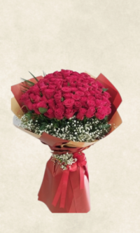 101 kırmızı gül buketi kırmızı ambalaj