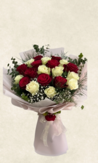 20 İthal beyaz ve kırmızı gül buketi