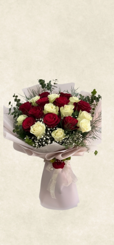 20 İthal beyaz ve kırmızı gül buketi 20 İthal beyaz ve kırmızı gül buketi