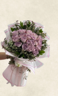 21 İthal lila gül buketi