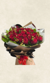 41 kırmızı gül ve hiperyum buketi