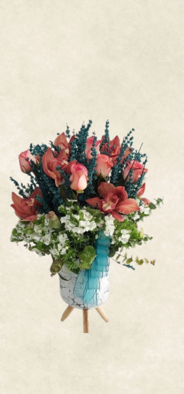 ayaklı dekoratif vazoda orkide Çiçek aranjmanı ayaklı dekoratif vazoda orkide Çiçek aranjmanı