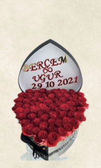İsimli kalp kutuda 60 kırmızı gül