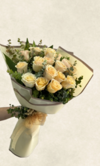 krem rengi gül buketi