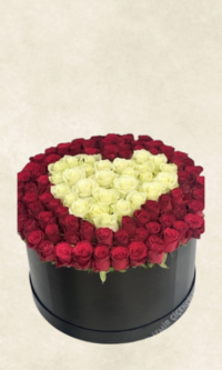 kutuda 101 kırmızı ve kalpli beyaz gül