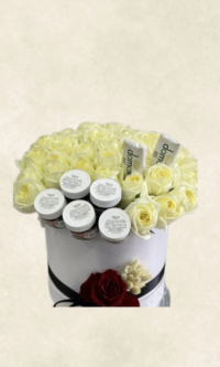 kutuda beyaz güller Çikolatalar ve nutella