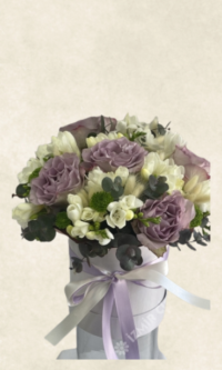 kutuda İthal lila Çiçek aranjmanı