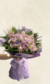 lila gül buketi