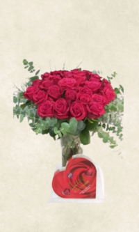 vazoda 21 kırmızı gül ve kalpli Çikolata